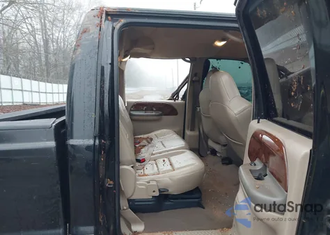 2004 Ford F-250 Lariat/Xl/Xlt z USA, uszkodzony, nr VIN 1FTNW21PX4EE01740